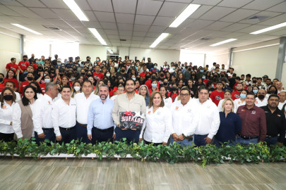 Dialogó Carlos Peña Ortiz con estudiantes de la UAT Reynosa Aztlán 