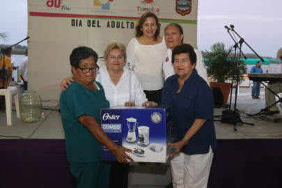 Festeja gobierno municipal y DIF Tampico a adultos mayores