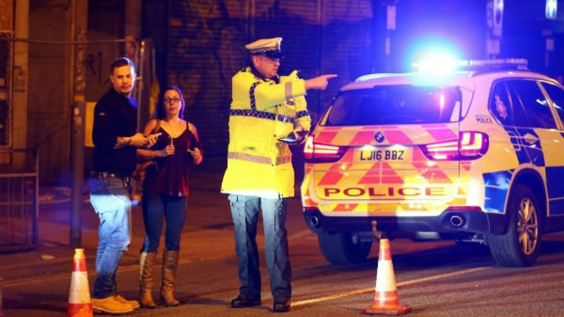 Al menos 20 muertos por explosión en concierto de Ariana Grande