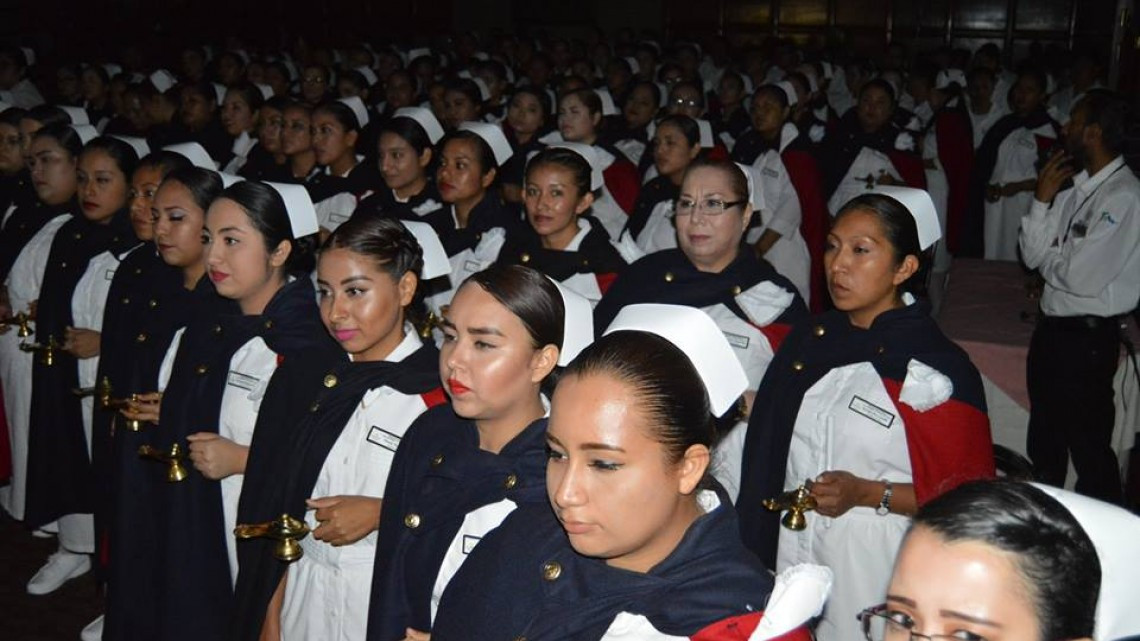 Maki felicita a graduados de escuela de Enfermería Dr. José Ángel Cadena y Cadena