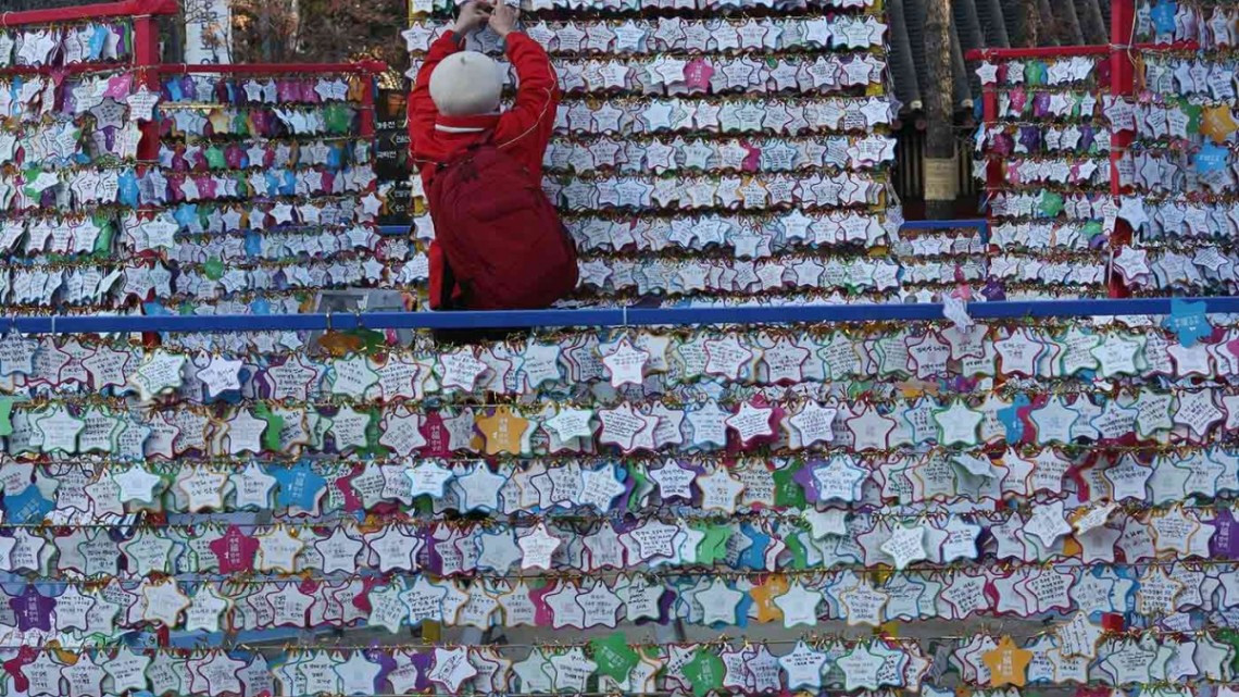 Así comienza el mundo a recibir al 2020