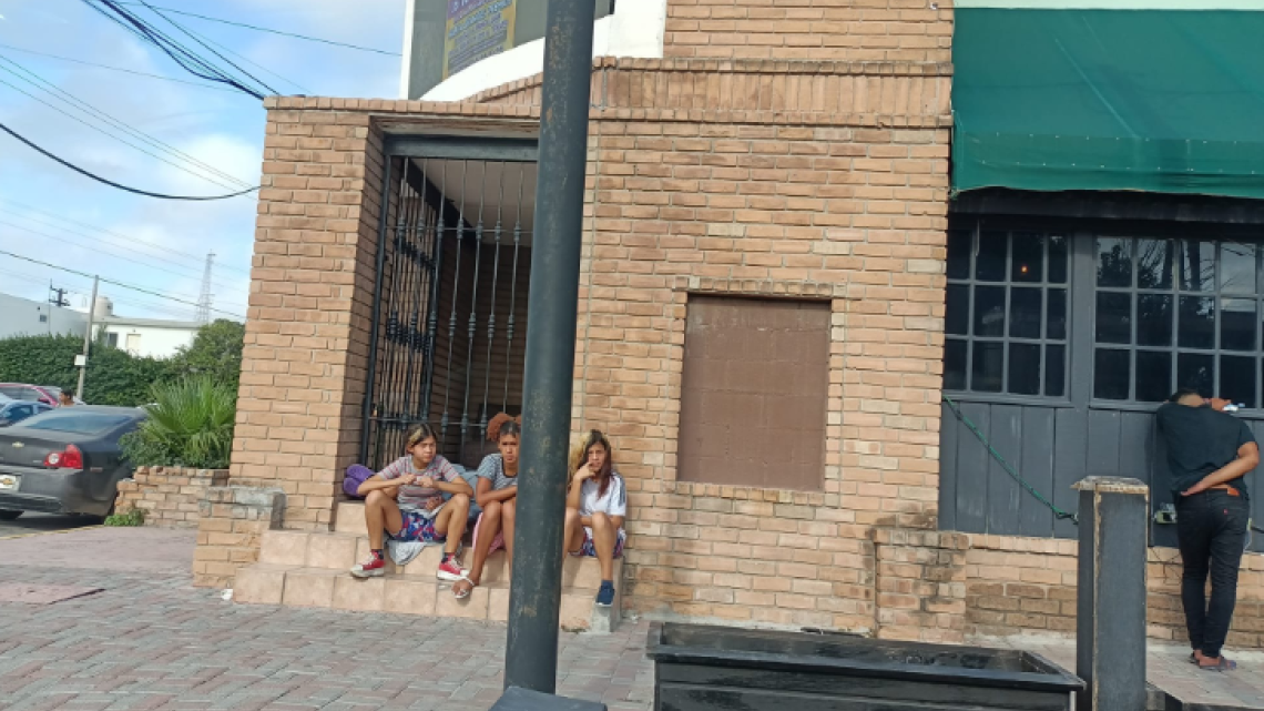 Reportan miles de migrantes varados en Matamoros a la espera de EU ponga fin al título 42