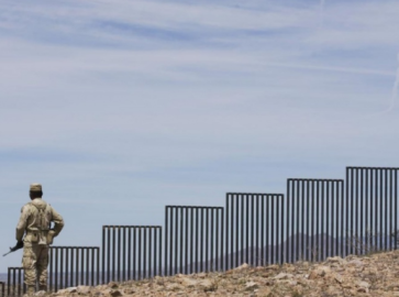 Interponen iniciativa para impedir construcción de muro