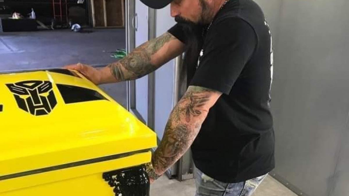 SoulShine dona ataúdes personalizados para víctimas de Uvalde