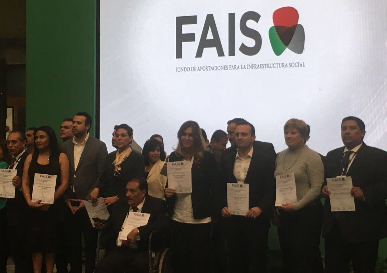 Alcaldesa recibe reconocimiento