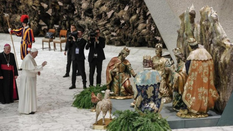 Encienden árbol de navidad en el Vaticano