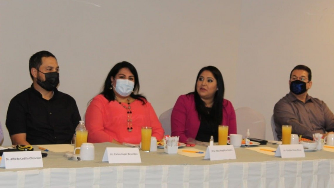 Myrna reconoce esfuerzo de médicos