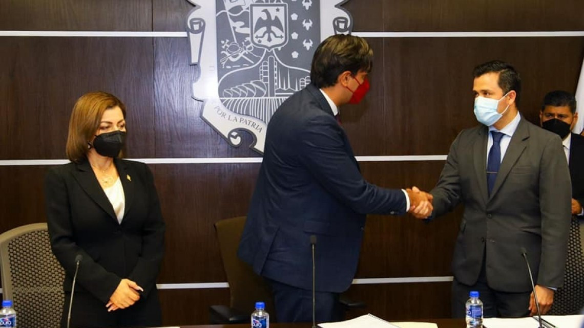 Entrega nombramientos alcalde Carlos Peña Ortiz 