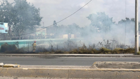 Caída de cable de luz provoca incendio y apaga semáforos