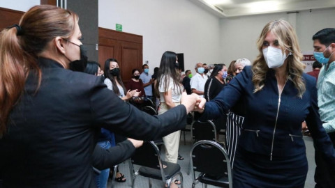 Reciben médicos de Ciudad Victoria a la doctora Maki Ortiz