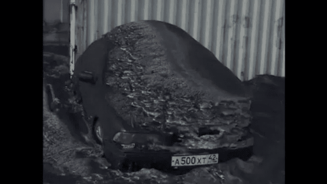 Cae nieve negra y tóxica en Rusia