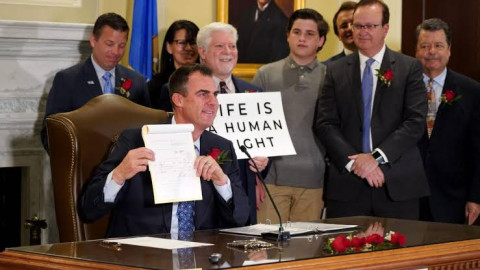 Oklahoma prohíbe el aborto después de la sexta semana de gestación