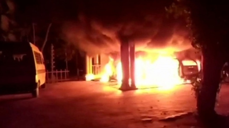 Incendian templo hindú por permitir ingreso a mujeres