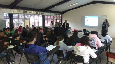 JT lleva plática “La depresión en la adolescencia”