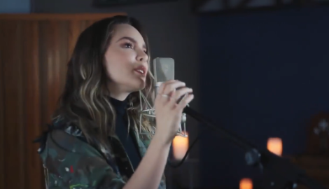 "México lindo y querido", canta Belinda en apoyo a AMLO