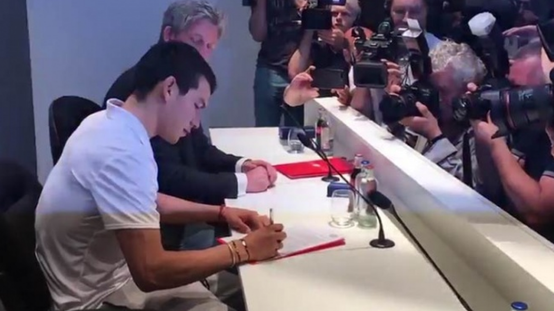 Presenta el PSV a ‘Chucky’ Lozano