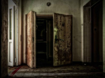 Descubren cuerpo de hombre en congelador, ¡su esposa lo guardó por 10 años!