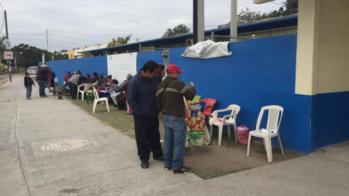 Hacen fila desde el domingo, para lograr un lugar de estudio en primarias de Altamira.