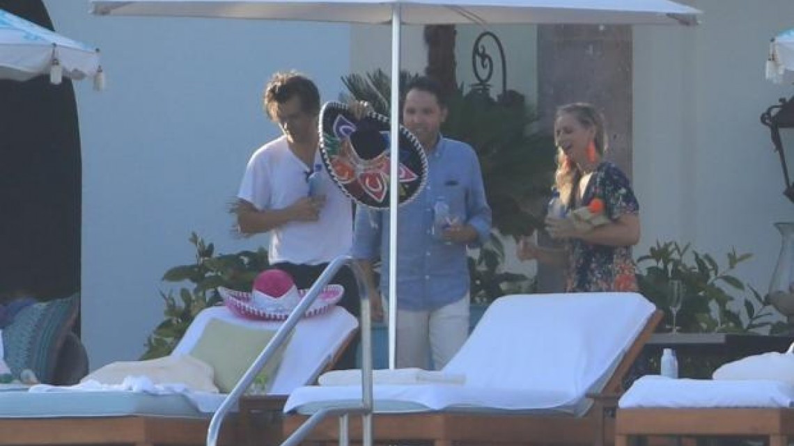 Captan a Harry Styles de visita en Cabo San Lucas