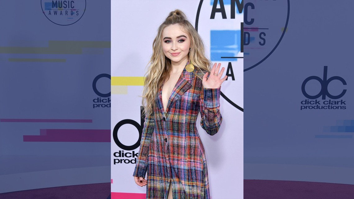 Así lucen los famosos en los American Music Awards