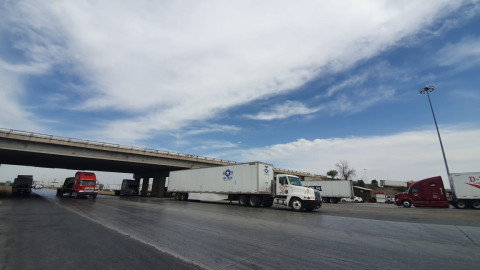 Transportistas buscan solución para largas filas en Puentes Colombia 