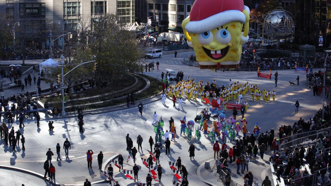 Aquí una vista al desfile de Día de Acción de Gracias de Macy's