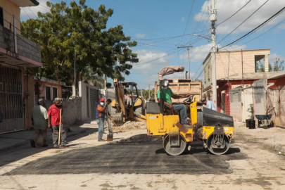 Atienden Municipio, DIF y COMAPA necesidades de familias vulnerables 