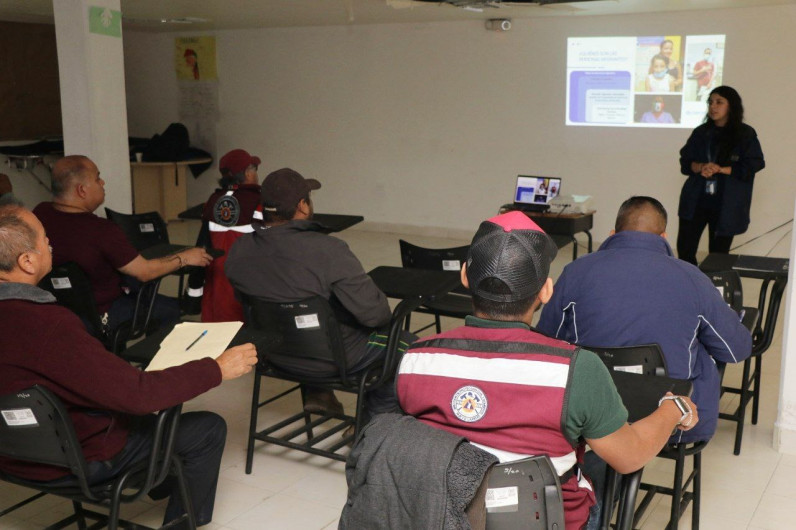 Capacitan a elementos de PC y Bomberos para atender y orientar a migrantes 