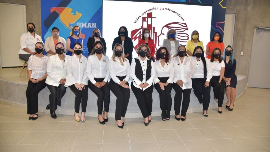 Myrna Flores participa en Conversatorio de Amprac