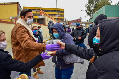 DIF Reynosa reparte cobijas y alimento caliente a personas vulnerables ante las bajas temperaturas