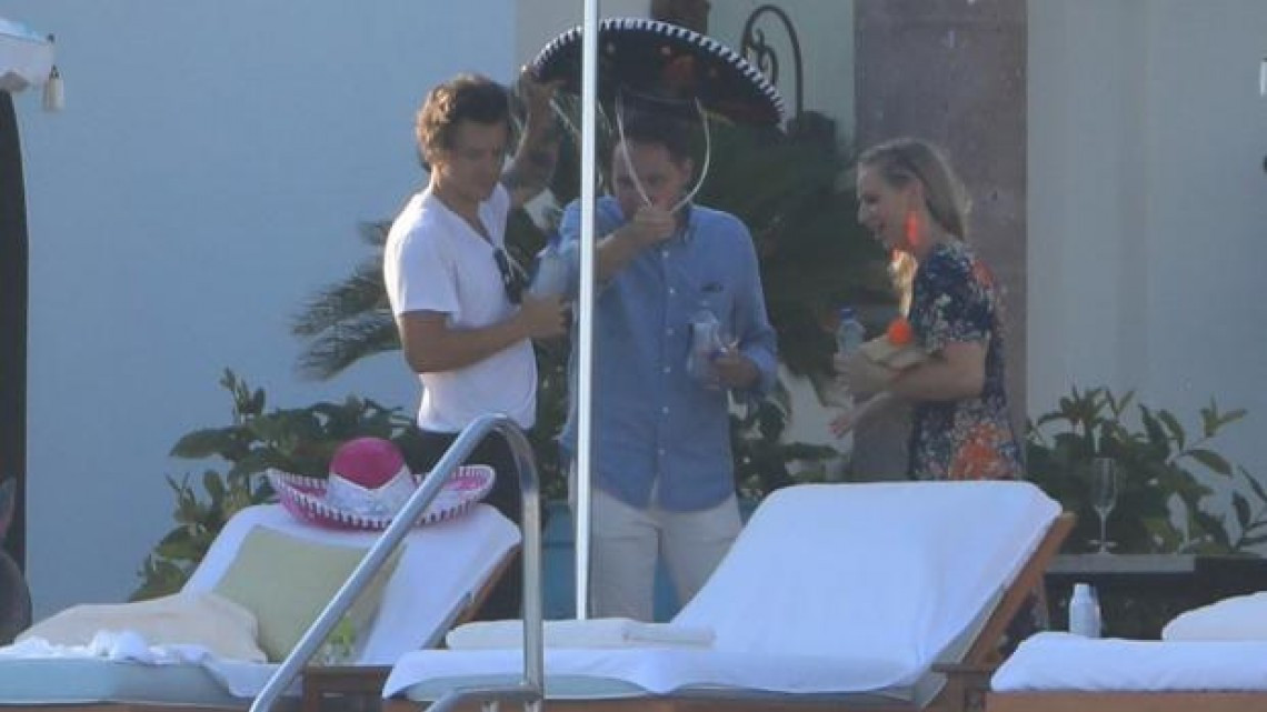 Captan a Harry Styles de visita en Cabo San Lucas
