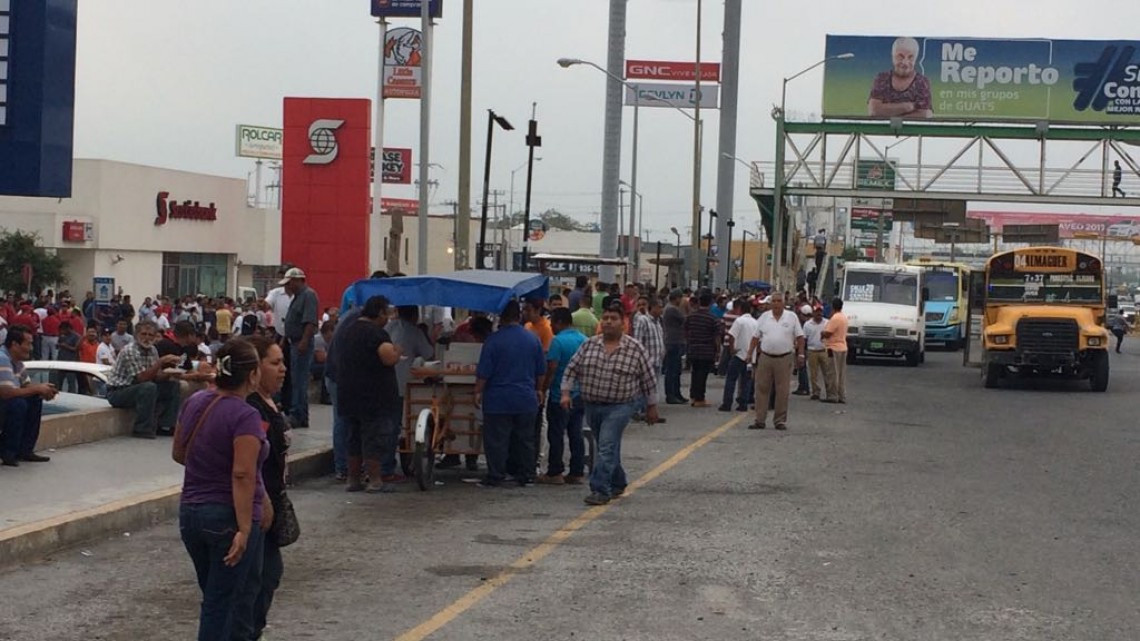 Taxistas se manifiestan en Reynosa