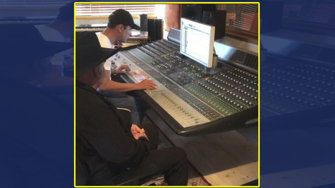 Vicente Fernández regresa a los estudios de grabación