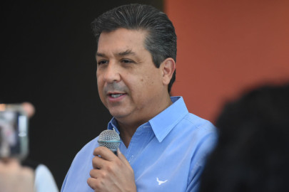 Afirma Cabeza de Vaca que lo seguirán viendo en la política 