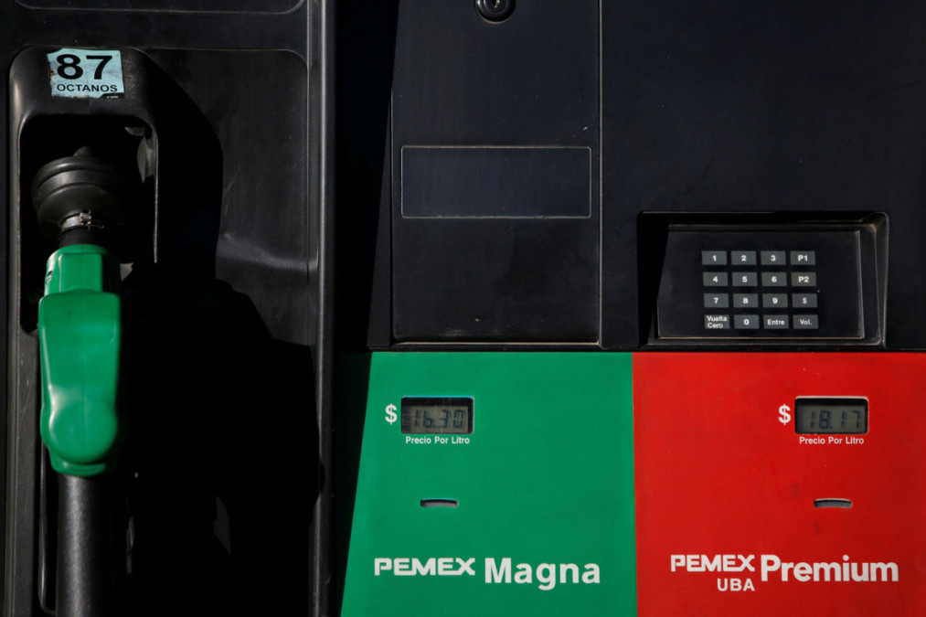 Gasolina Premium y diésel suben un centavo