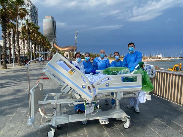 Se recupera de COVID-19 y así es como decide celebrarlo