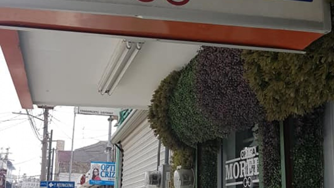 Por usar blusa de tirantes, no permiten ingreso de una mujer en local de Reynosa