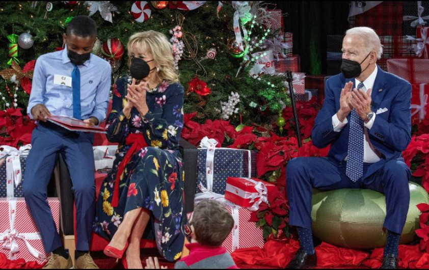Joe y Jill Biden visitan hospital pediátrico por Navidad