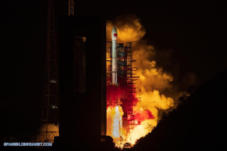 Lanza China nuevo satélite de retransmisión de datos