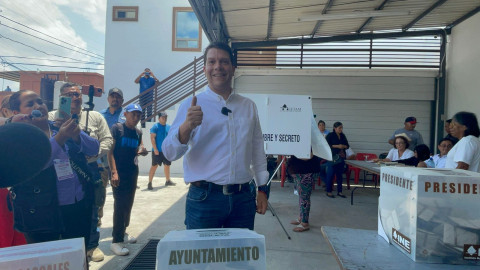 Acude Luis “Cachorro” Cantú Galván a emitir su voto