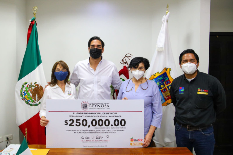 Entrega R. Ayuntamiento apoyo a Banco de Alimentos por 250 mil pesos