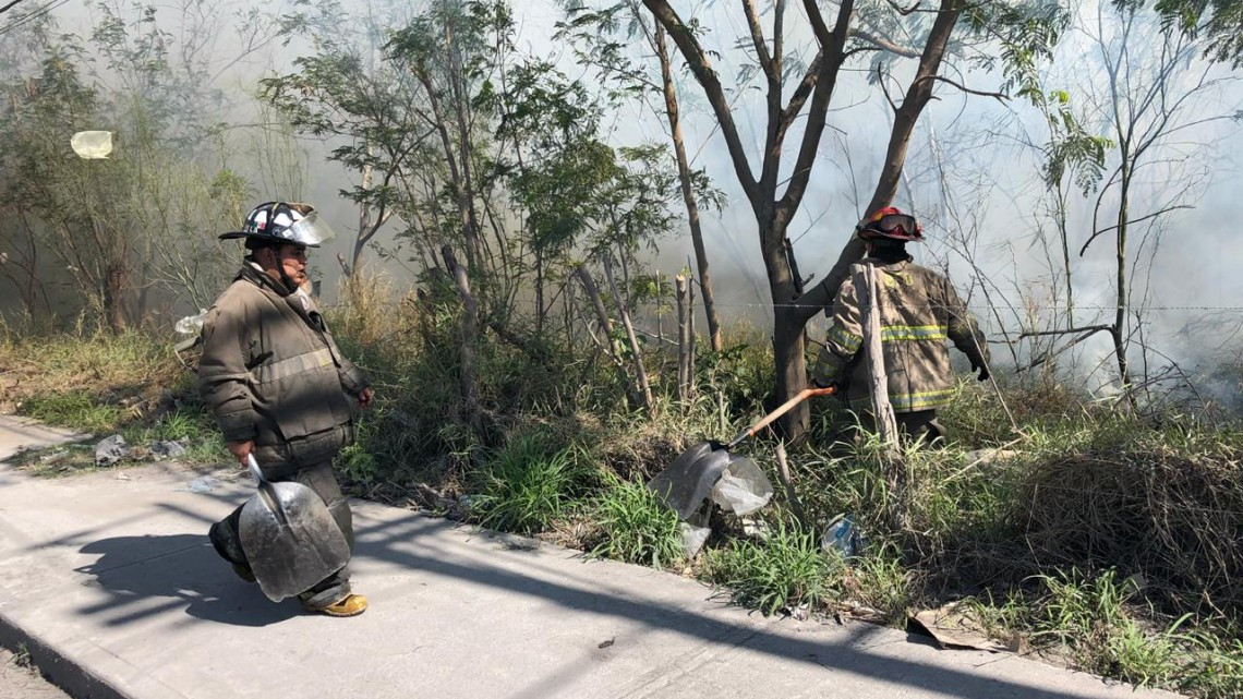 Cierran la Pedro Cárdenas por incendio de zacatal