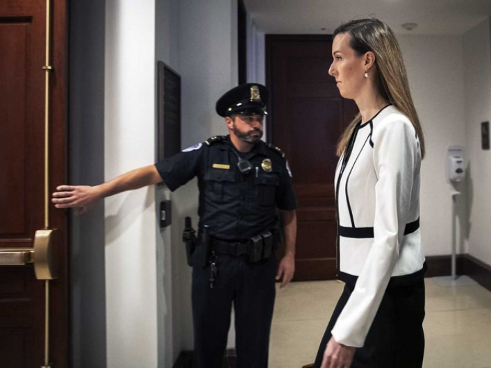 Asistente de Mike Pence testifica ante Congreso por Ucraniagate