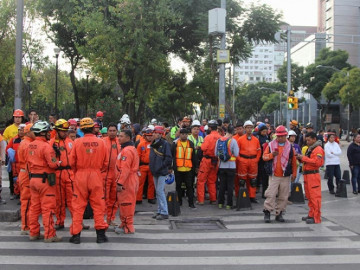 Detienen de manera momentánea labores de rescate tras sismo