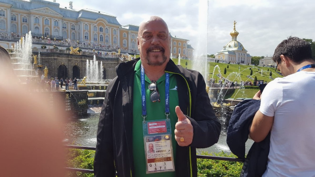 Perro Bermúdez pide ayuda para arreglar foto “versallesca” y le llueven memes 