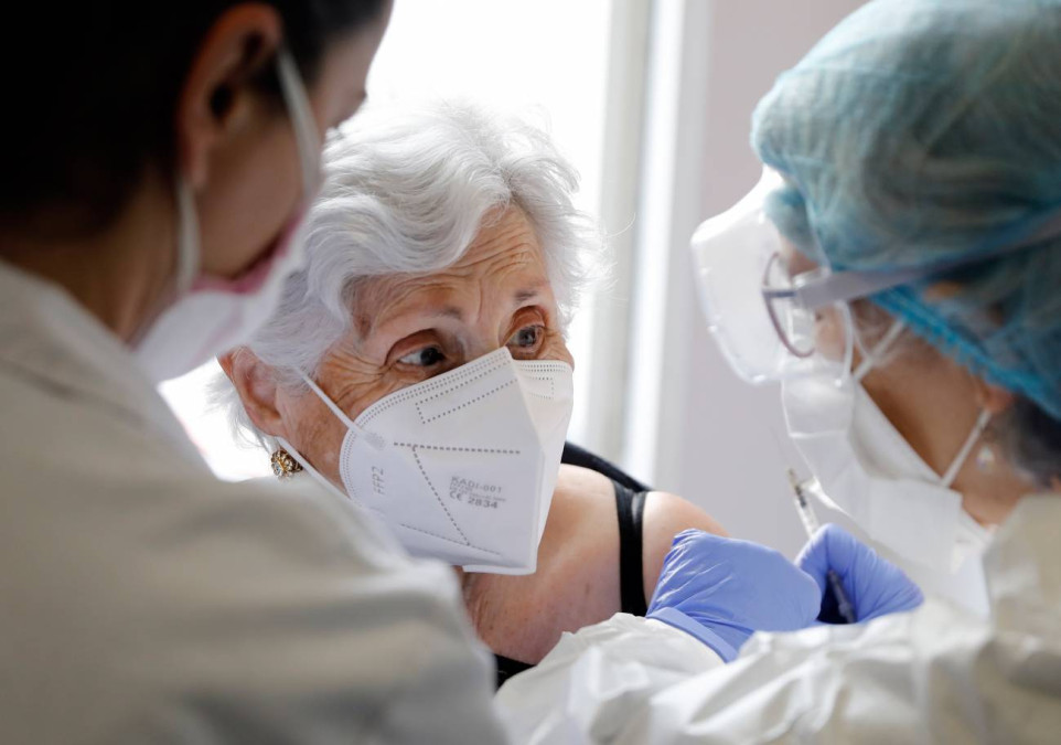 16 estados han vacunado al 70% de su población: Estados Unidos