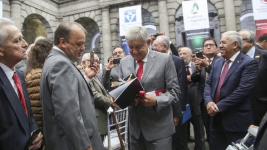 AMLO compromete a asesoría gratuita sobre NAIM a ingenieros