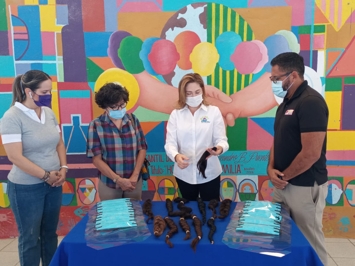 DIF Reynosa entrega donación de trenzas a la Fundación Iluminando Corazones a Niños con Cáncer