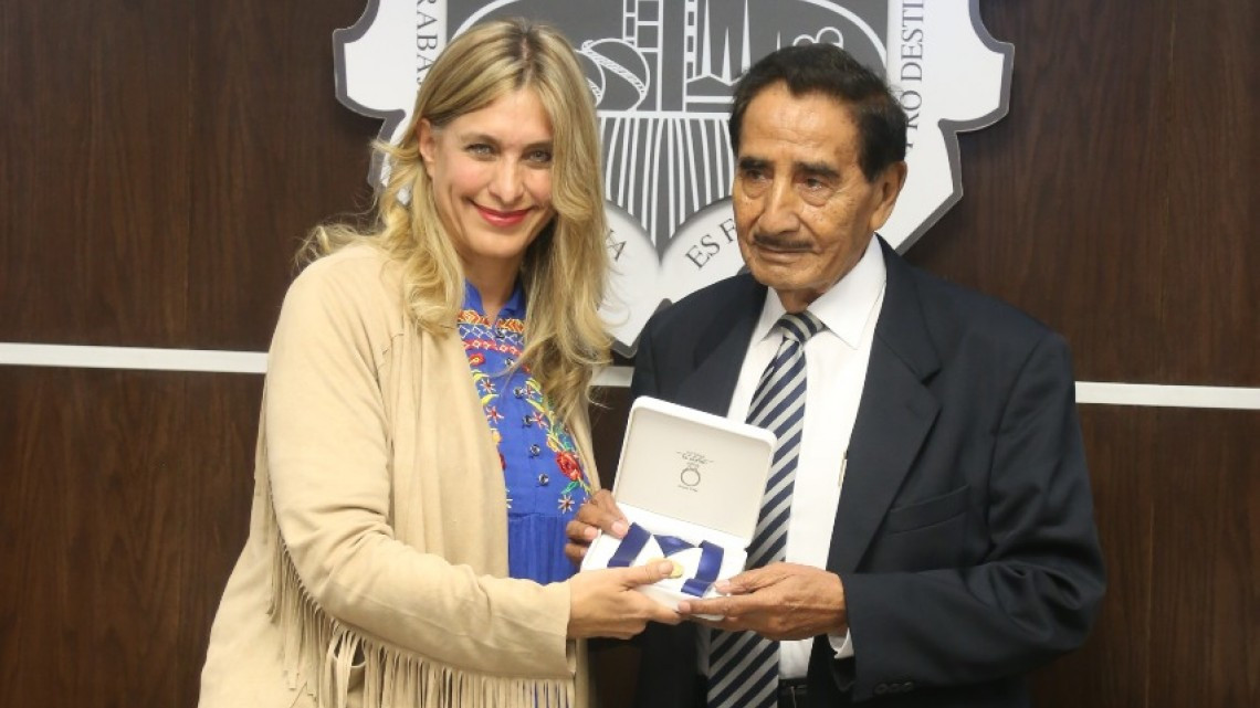 Entregó Maki Ortiz Medalla al Mérito Marte R. Gómez