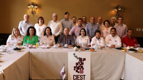 Propone Magda Peraza a empresarios renovar vialidades de zona centro